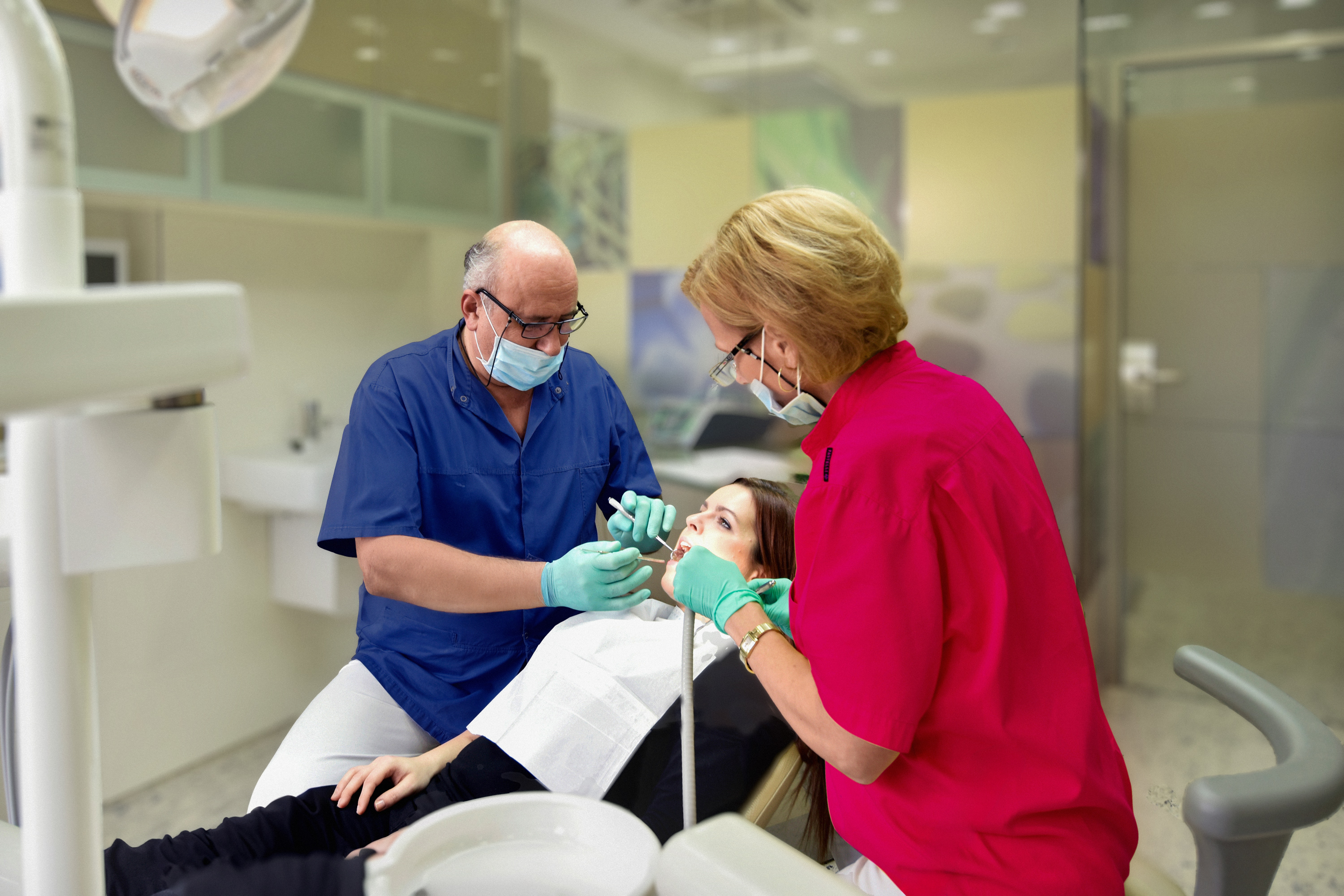 Implantcenter dentist performing treatment in Budapest